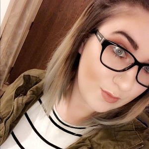 Meet your Posher, Abbey